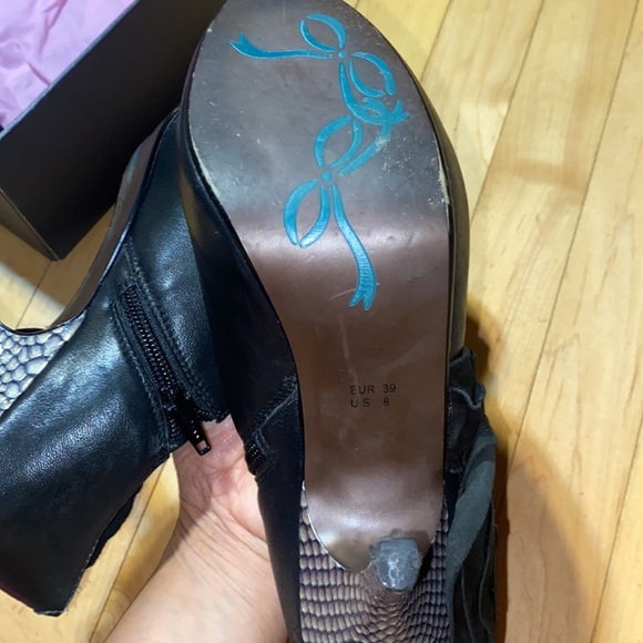 111. POETIC LICENSE leather Ankle Boots - Picture 6 of 7